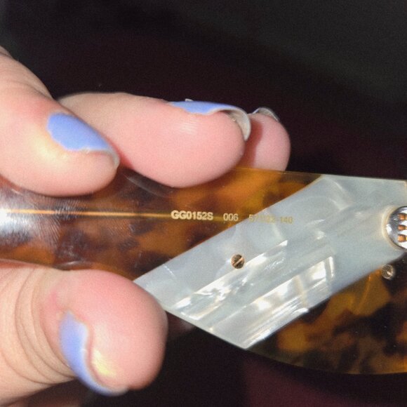 Sunglassess(Gucci) - Picture 4 of 6